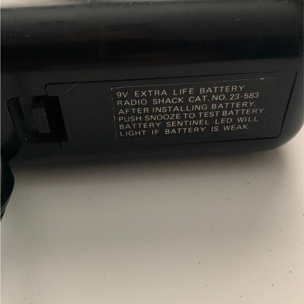 Vintage Radio Shack alarm clock - Picture 2 of 3